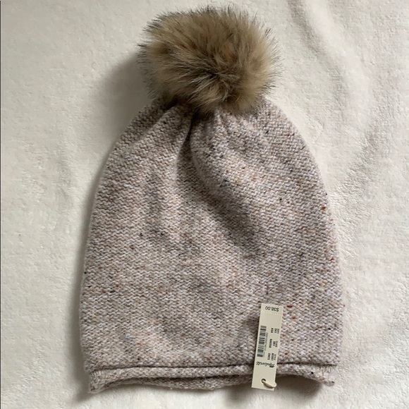 Madewell Accessories - Madewell beanie with Pom Pom NEW Madewell Accessories - Madewell beanie with Pom Pom NEW